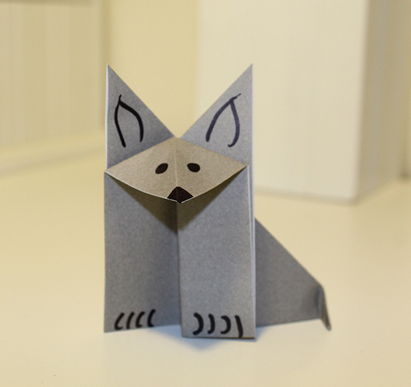 Lulu, the origami learning lobo