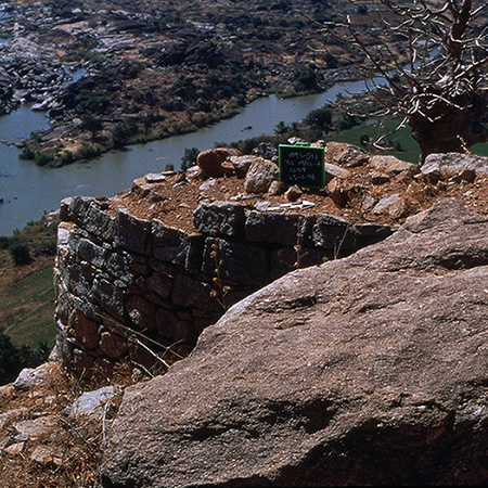 VMS 591 Hilltop fort overlooking the Tungabhadra River